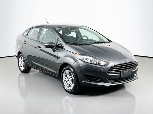 Used 2017 Ford Fiesta SE image 3