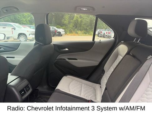 Used 2021 Chevrolet Equinox LS w/ LS Convenience Package AWD/4WD image 11