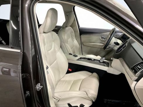 Certified 2023 Volvo XC90 B6 Ultimate w/ Lounge Package image 8