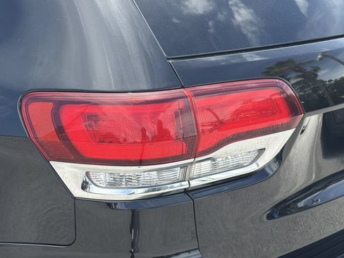 Used 2020 Jeep Grand Cherokee Laredo RWD image 6