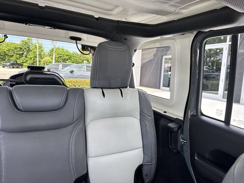 Used 2019 Jeep Wrangler Unlimited Sport S AWD/4WD image 19