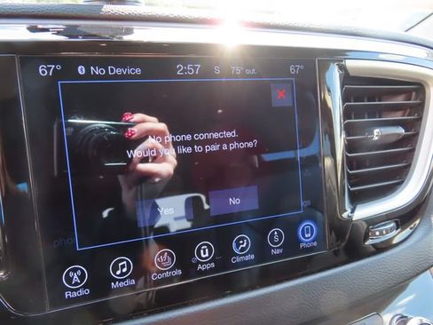 Used 2017 Chrysler Pacifica Touring-L FWD image 31