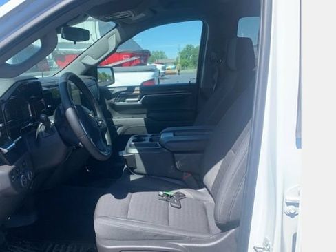 Used 2024 Chevrolet Silverado 1500 LT AWD/4WD image 5