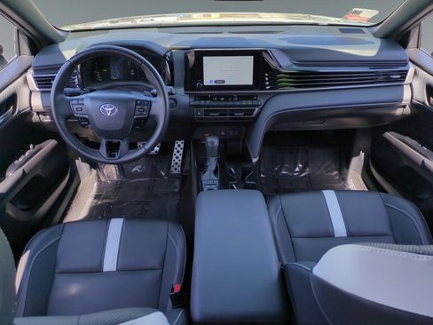 Used 2025 Toyota Camry SE image 10