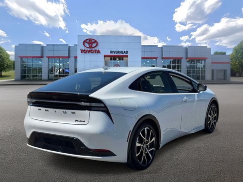 Used 2024 Toyota Prius Prime FWD image 6