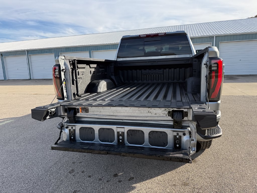 Used 2025 GMC Sierra 2500 AT4 w/ AT4 Preferred Package AWD/4WD image 12