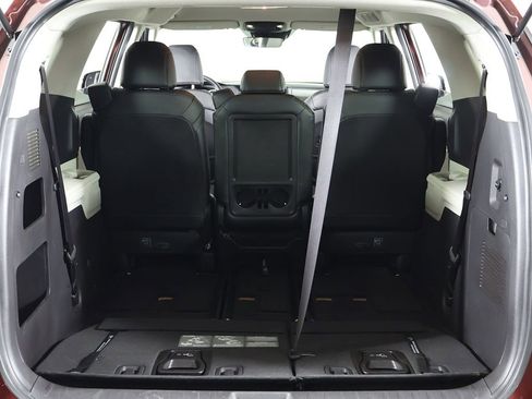 Used 2023 Kia Carnival LX FWD image 20
