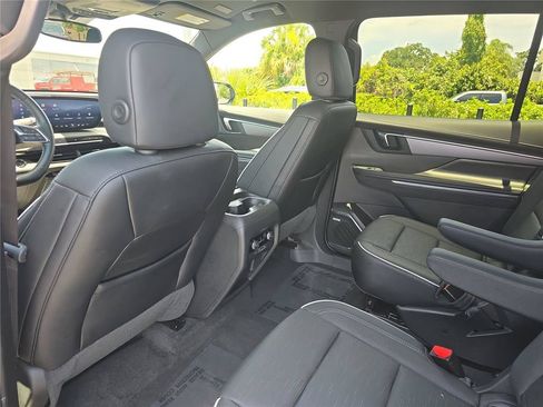 Used 2025 Buick Enclave Sport Touring w/ Power Package FWD image 18