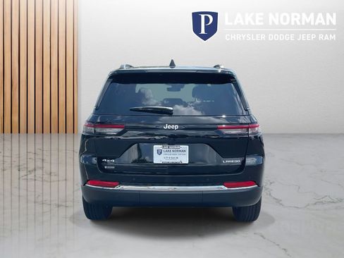 New 2025 Jeep Grand Cherokee Laredo image 8