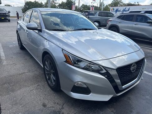 Used 2020 Nissan Altima 2.5 S image 3