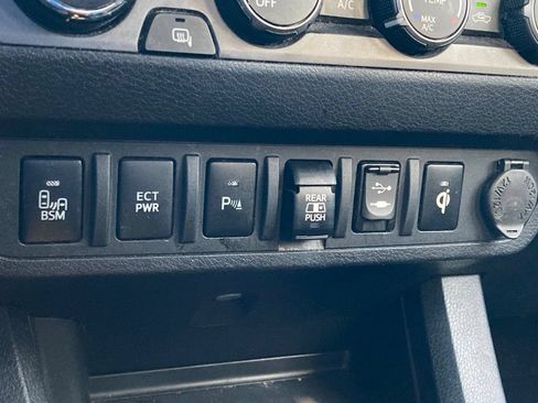 Used 2019 Toyota Tacoma TRD Sport w/ Technology Package AWD/4WD image 22