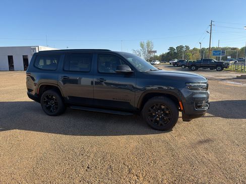 Used 2023 Jeep Wagoneer Series II image 6