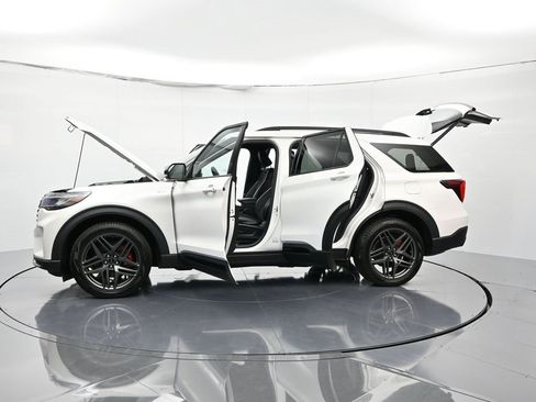 Certified 2025 Ford Explorer ST-Line w/ Premium Package image 49