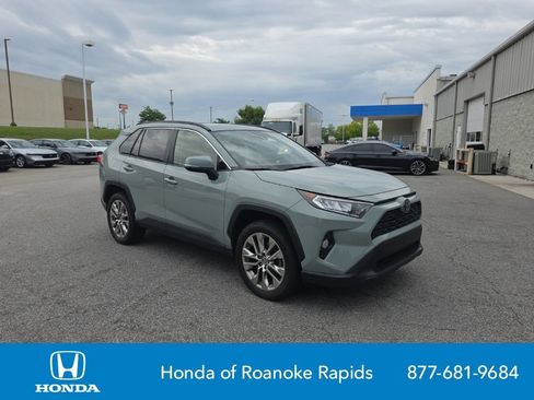 Used 2019 Toyota RAV4 XLE Premium FWD image 7