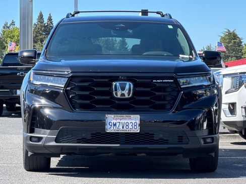 Used 2025 Honda Pilot Black Edition image 10