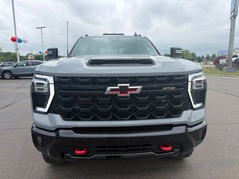 Used 2024 Chevrolet Silverado 2500 ZR2 w/ Technology Package AWD/4WD image 3