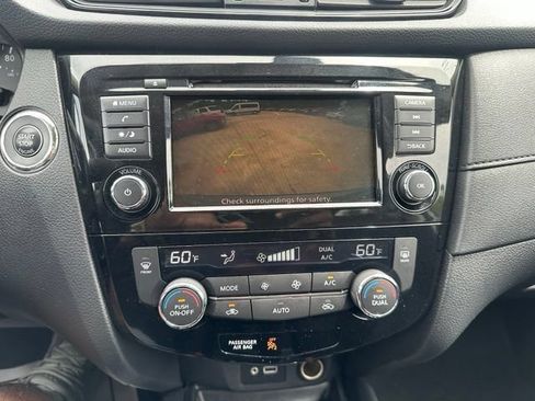 Used 2020 Nissan Rogue SV FWD image 17