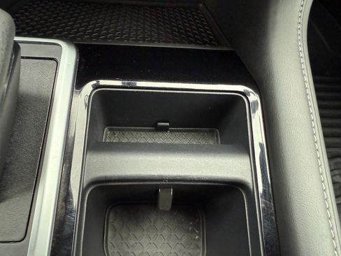 Used 2024 Nissan Pathfinder SV w/ SV Premium Package image 25