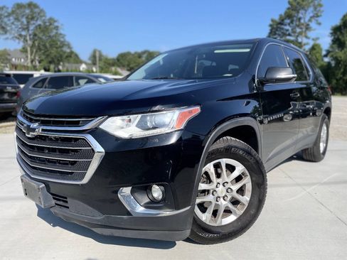 Used 2018 Chevrolet Traverse LT FWD image 3