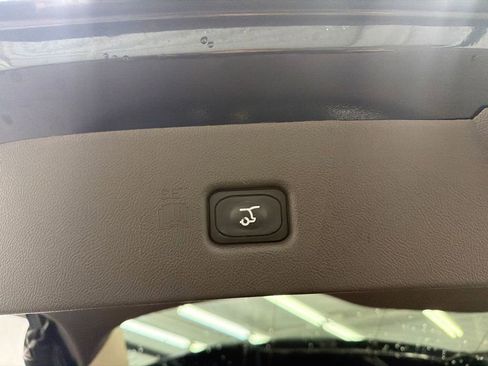 Used 2022 Lincoln Nautilus FWD w/ Premium Package image 20