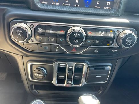 Used 2023 Jeep Wrangler Unlimited Sahara w/ Cold Weather Group AWD/4WD image 17