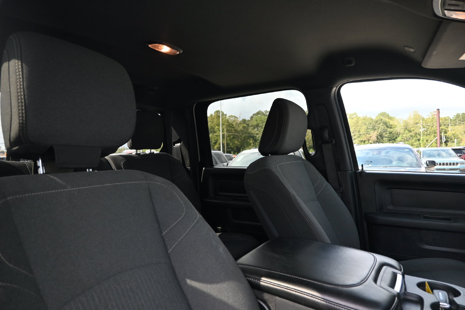Used 2024 RAM 3500 Tradesman w/ Chrome Appearance Group AWD/4WD image 29