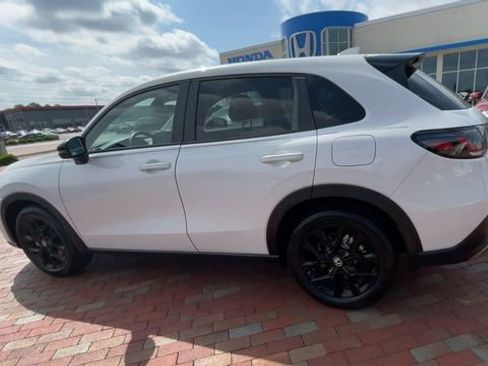 Certified 2025 Honda HR-V Sport image 7