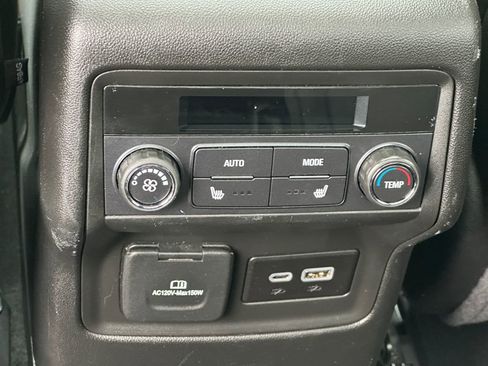 Used 2023 GMC Acadia SLT w/ Preferred Package image 29