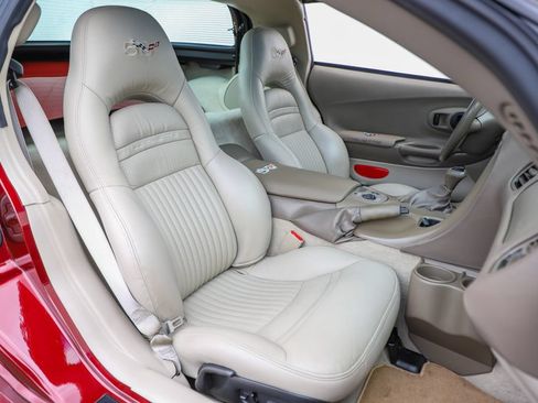 Used 2003 Chevrolet Corvette Coupe w/ Preferred Equipment Group RWD image 25