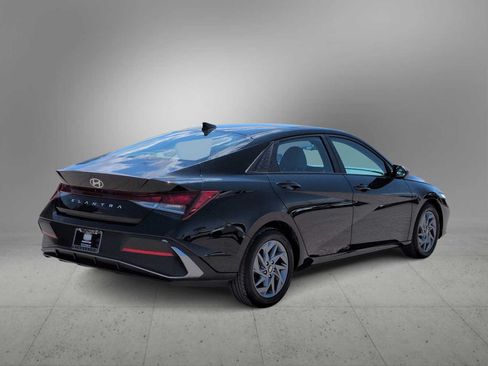 Certified 2024 Hyundai Elantra SEL FWD image 8