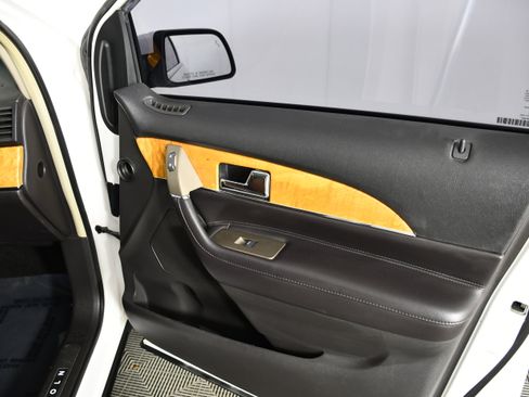 Used 2014 Lincoln MKX AWD w/ Equipment Group 102A image 39
