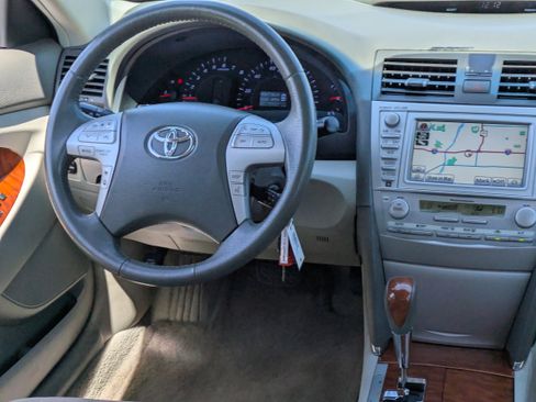 Used 2011 Toyota Camry XLE w/ SE/XLE Extra-Value Pkg image 14