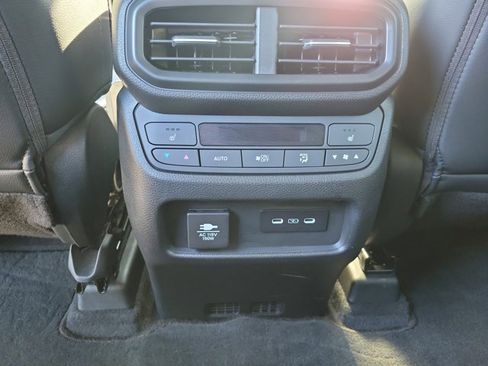 Certified 2025 Honda Pilot Black Edition image 18