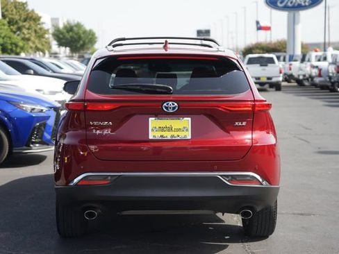 Used 2023 Toyota Venza XLE AWD/4WD image 7