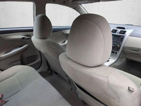 Used 2013 Toyota Corolla LE FWD image 19
