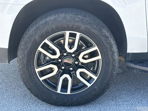 Used 2024 GMC Yukon XL AT4 image 10