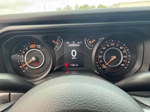 Used 2025 Jeep Wrangler Sport AWD/4WD image 23