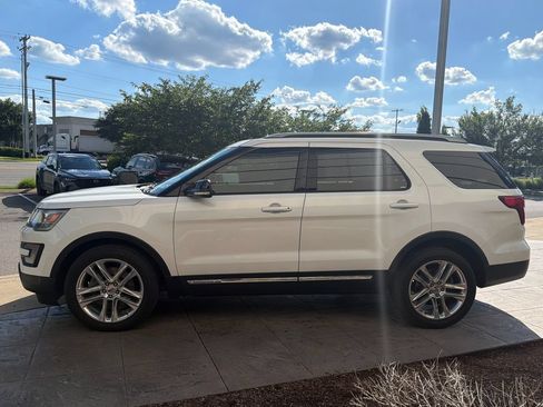 Used 2016 Ford Explorer XLT w/ Equipment Group 202A FWD image 7