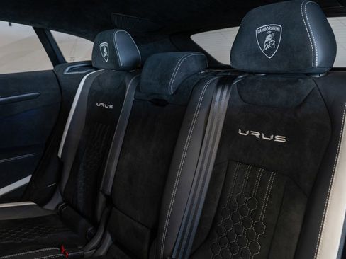 Used 2023 Lamborghini Urus Performante AWD/4WD image 11