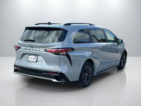 Used 2024 Toyota Sienna XSE w/ XSE Plus Package image 5