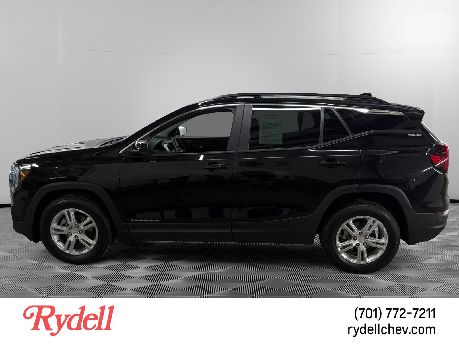 Certified 2022 GMC Terrain SLE w/ Driver Convenience Package AWD/4WD image 2