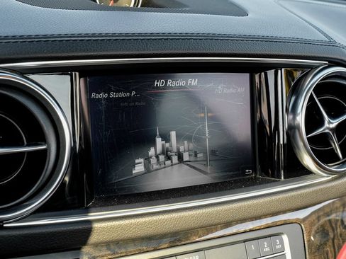 Used 2018 Mercedes-Benz SL 550 image 28