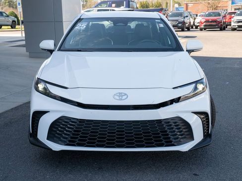 Used 2025 Toyota Camry SE image 2