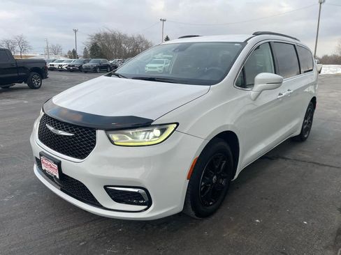 Used 2022 Chrysler Pacifica Touring-L image 7