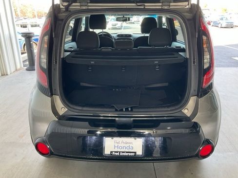 Used 2016 Kia Soul + image 19