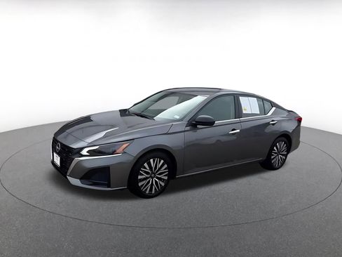 Used 2025 Nissan Altima 2.5 SV FWD image 8