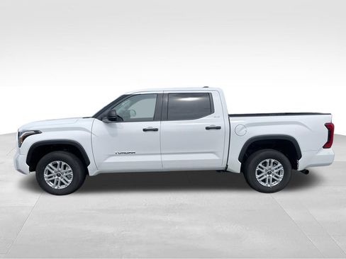 Used 2022 Toyota Tundra SR5 AWD/4WD image 25