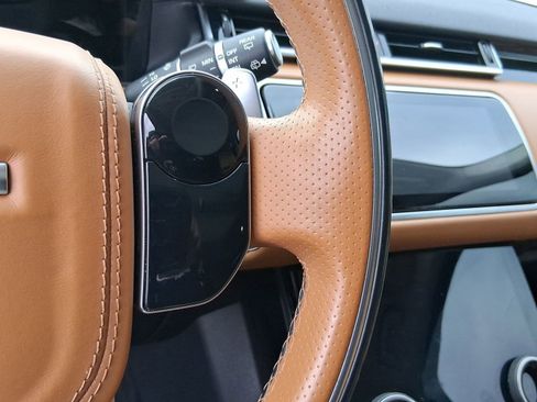 Used 2018 Land Rover Range Rover Velar R-Dynamic SE image 19