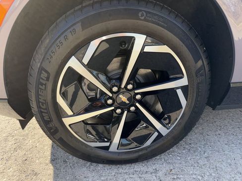 Used 2025 Chevrolet Equinox EV LT image 41