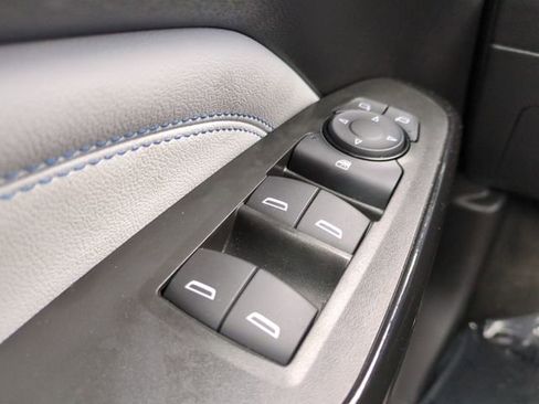 Certified 2025 Chevrolet Trax LT image 26